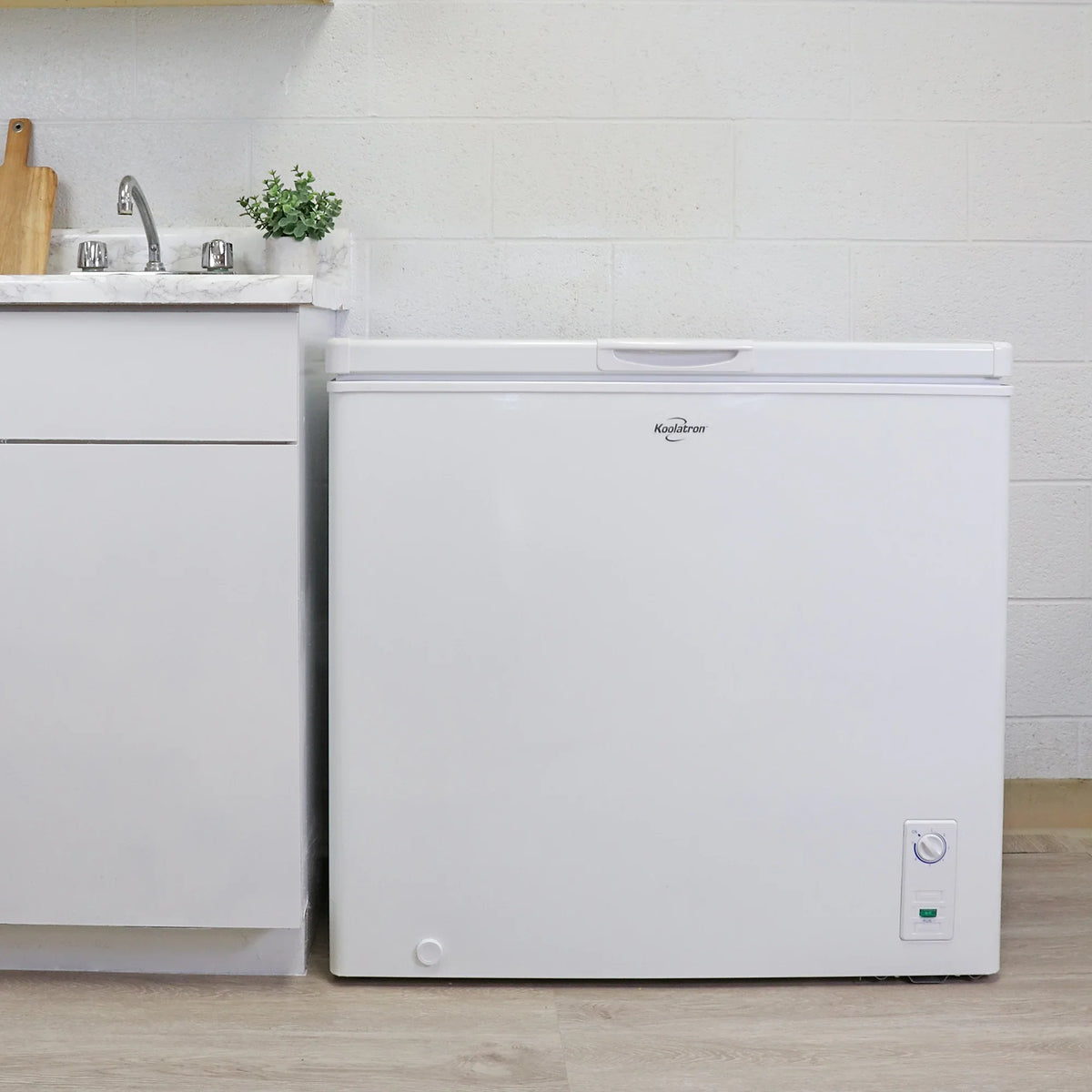 Koolatron Large Chest Freezer, 7.0 cu ft (195L),Manual Defrost Deep Freeze, Storage Basket, Space-Saving Flat Back, Stay-Open Lid, Front-Access Drain, White - image 2