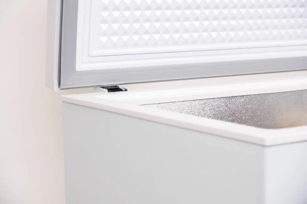 Frigidaire 7.0 Cu. ft. Chest Freezer, EFRF7003, White - image 15