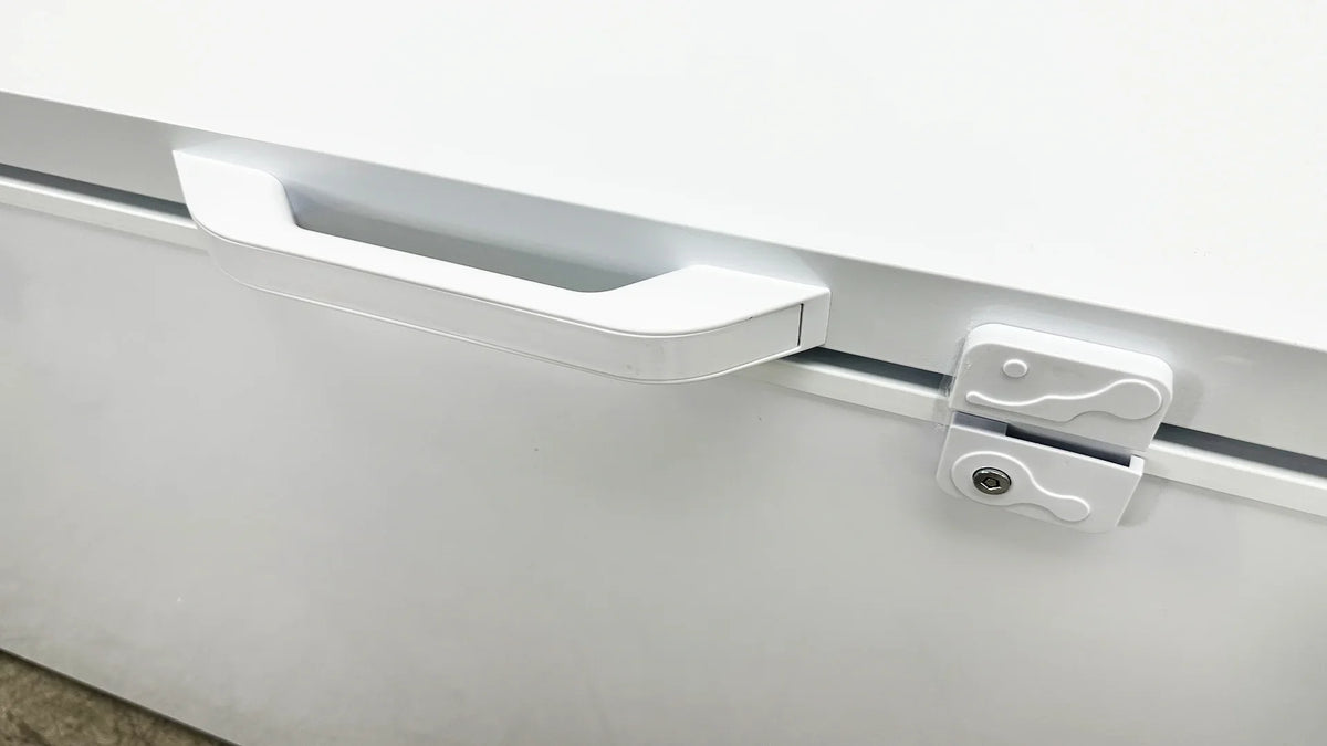 NSF 79 in. Solid Door Commercial Chest Freezer 30 Cu. Ft. Two Door Chest Freezer White - image 12