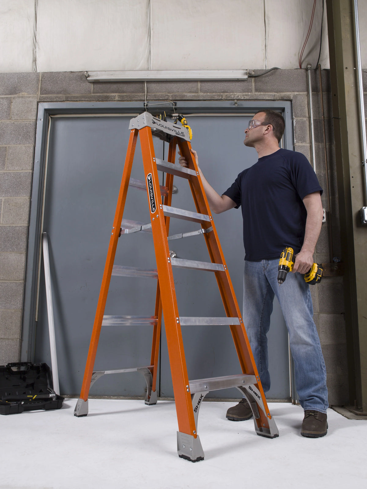 Louisville Ladder 12 - Foot Fiberglass Step Ladder, 300 - Pound Load Capacity, Type IA, FS1512 - image 7