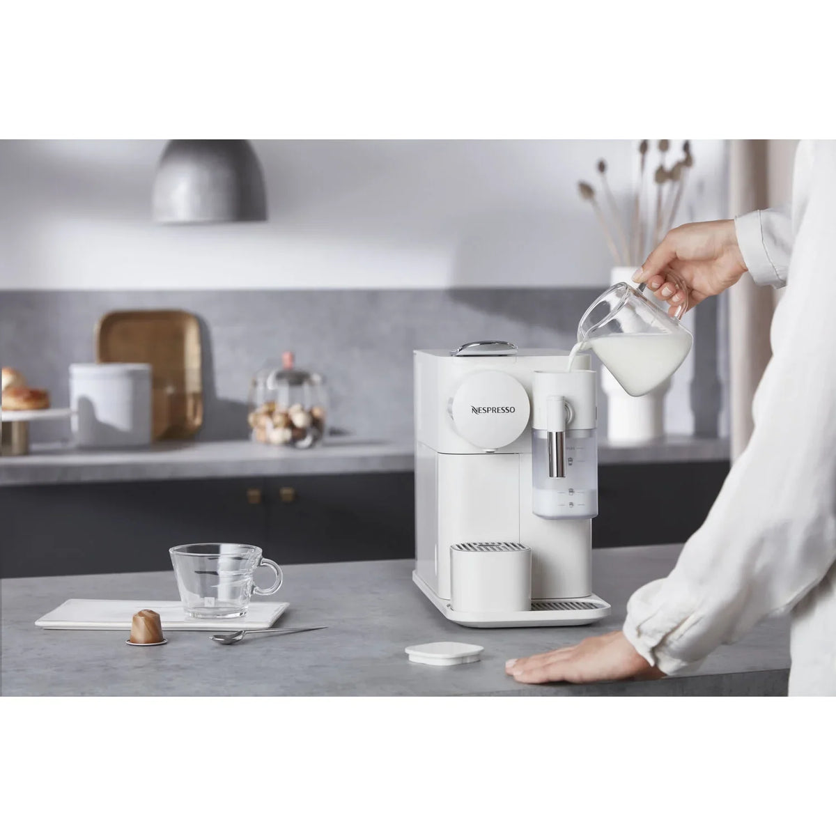 Nespresso by De'Longhi 19 Bar, Espresso & Coffee Machine - image 2