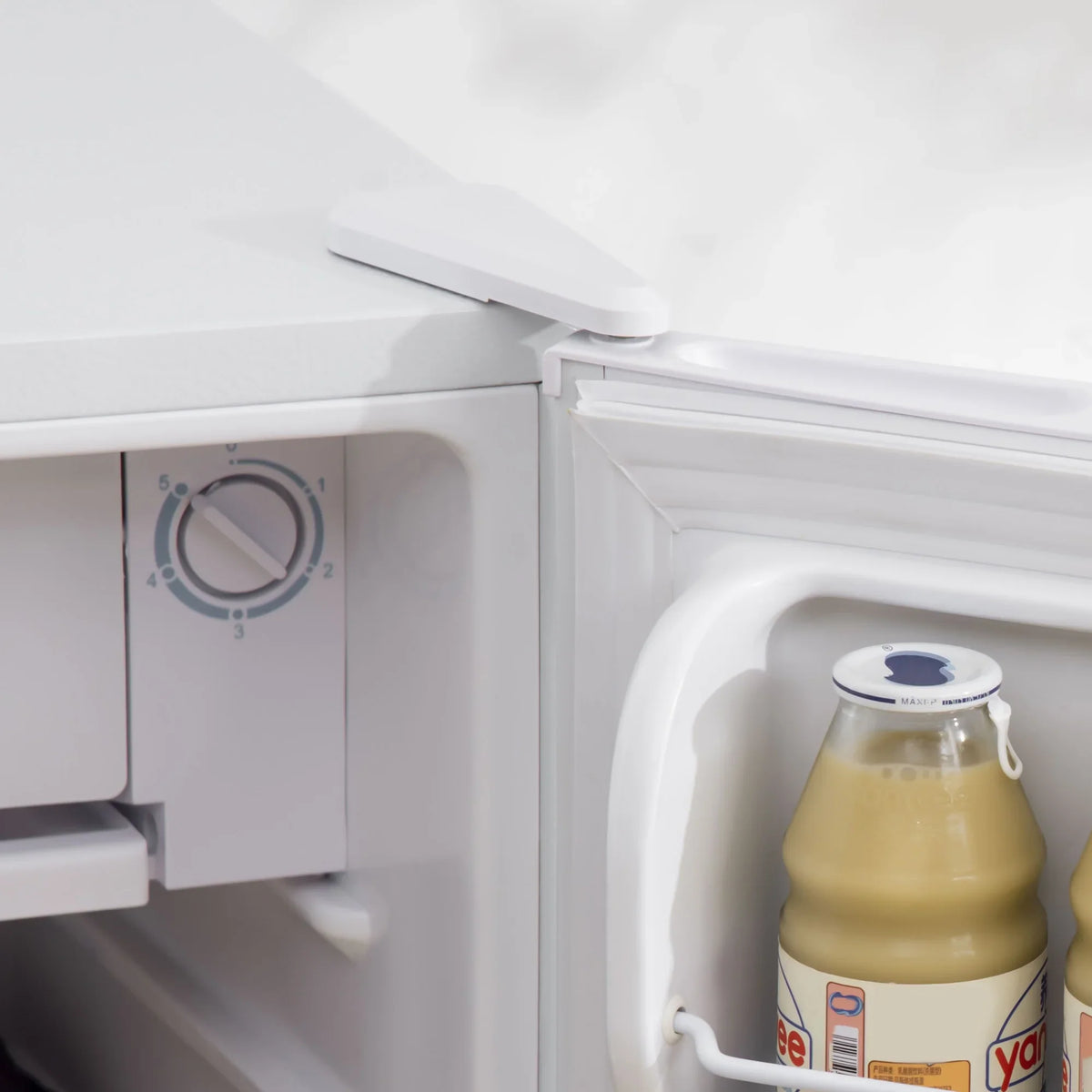 Harper & Bright Designs Double Door Mini Fridge with Freezer, 3.2 Cu.Ft Compact Refrigerator with Adjustable Shelf, Adjustable Thermostat and Reversible Door for Bedroom, Dorm, Home Office, White - image 27