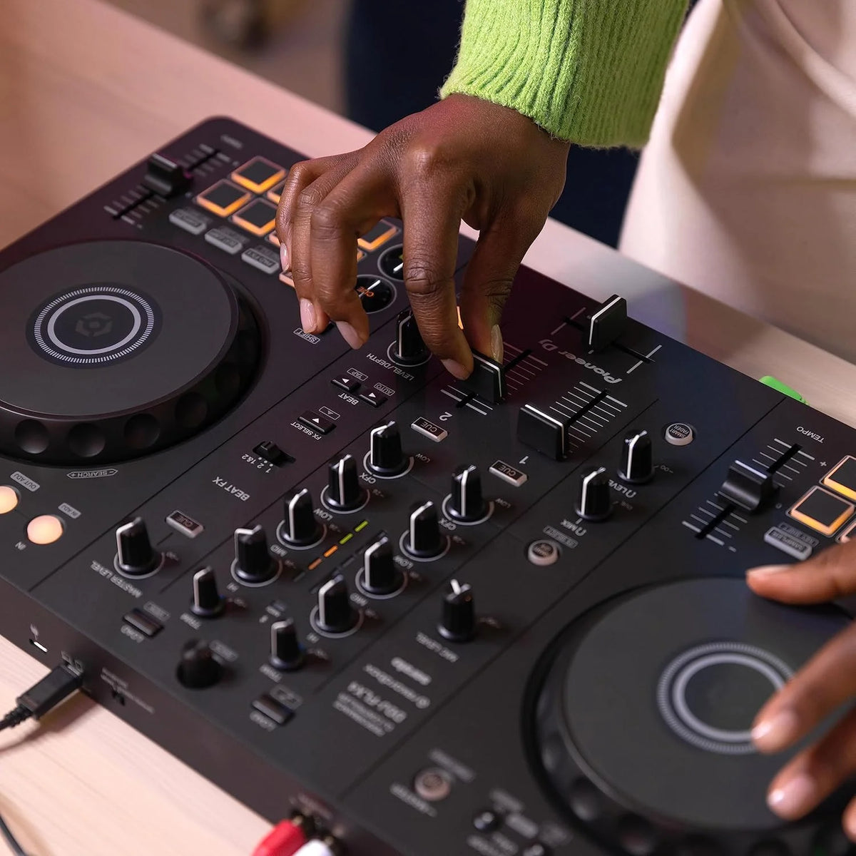 DJ 2-Deck Controller –Graphite - graphite811293 - image 15