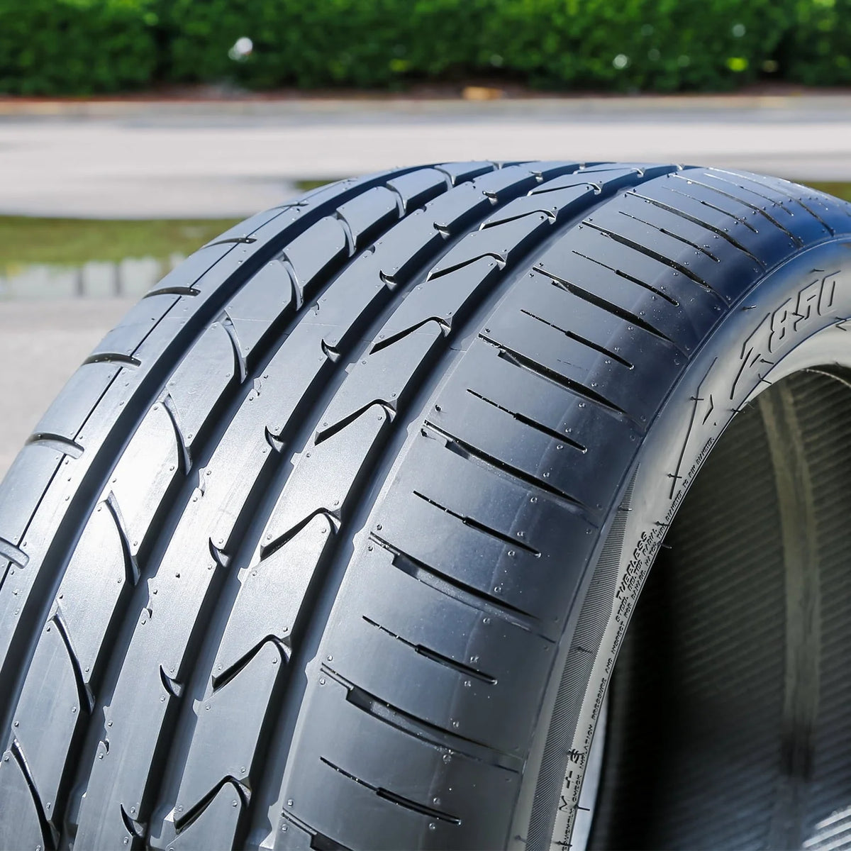 A set of 4 (quad) 255/35R20 97Y XL high performance tyres suitable for: 2007-10 Mercedes-Benz S550 4Matic, 2017-18 Audi Q3 Technik - image 3